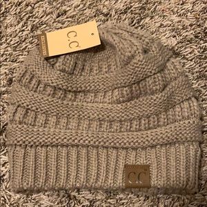 Women’s CC Beanie NWT